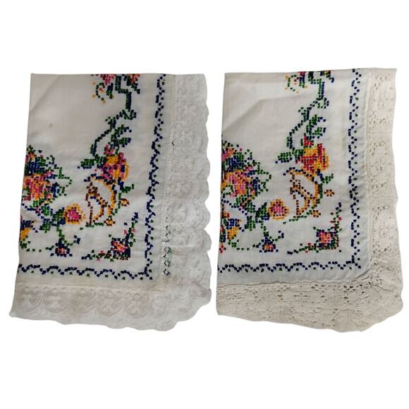 ✨ Retro 🌲 Christmas Cross Stitch Doilies – Handmade Vintage Flour Sack Linens - Picture 4 of 15
